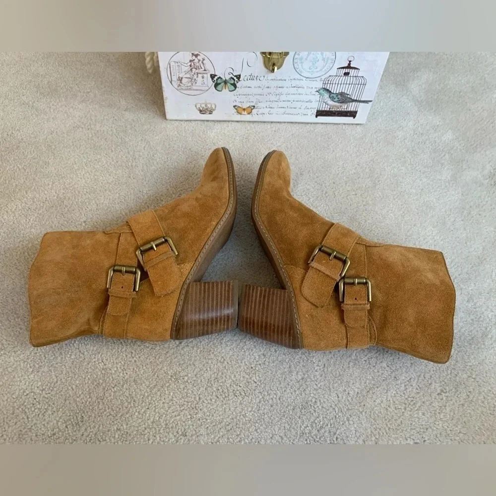 AK Anne Klein Suede bootiesS Brown size 7